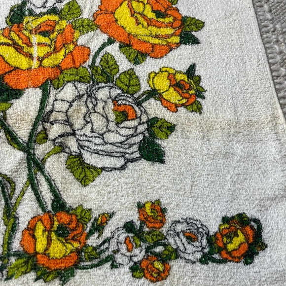 Vintage 1970's Floral Yellow Orange Green Bath Towel - Picture 5 of 6
